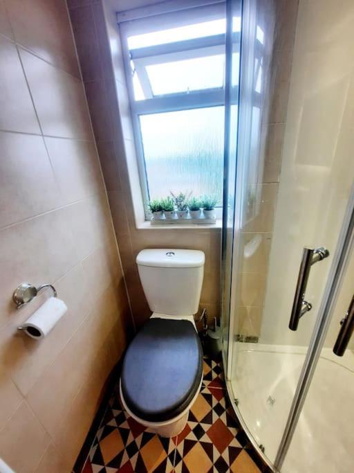 Alross Studio Flat / Private Bathroom Londres Exterior foto