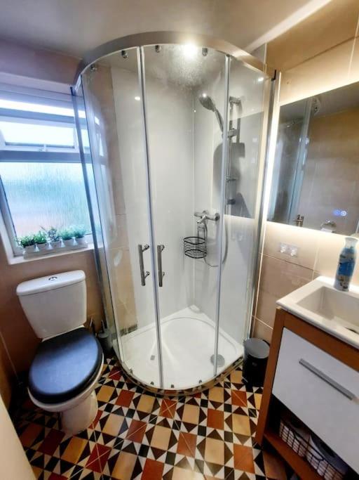 Alross Studio Flat / Private Bathroom Londres Exterior foto